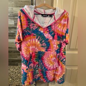 Great Lands End Tie-dye coverup with hood and pockets!